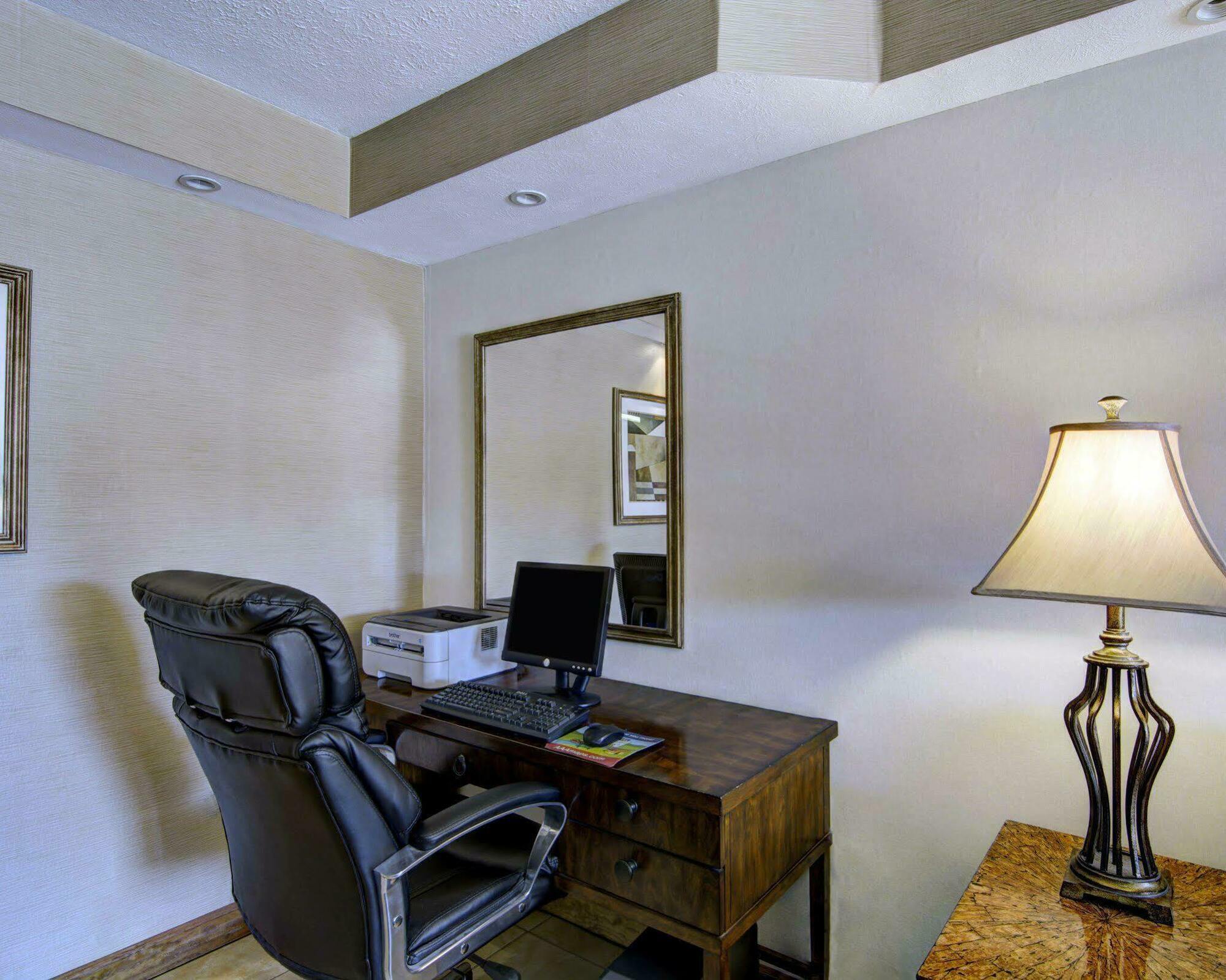 Hotel Clarion Pointe Beckley Extérieur photo